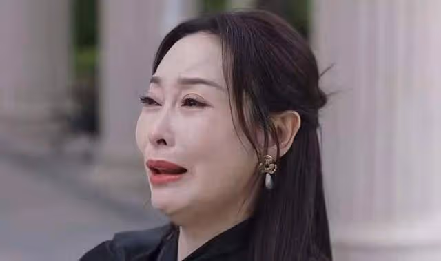 TVB知名女星哭戲出圈，與男友拖足十多年不結婚，對繼女視如己出