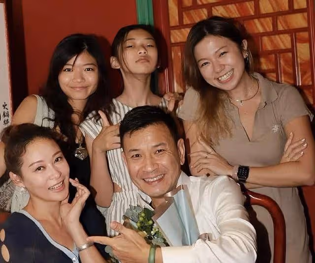 TVB知名女星哭戲出圈，與男友拖足十多年不結婚，對繼女視如己出