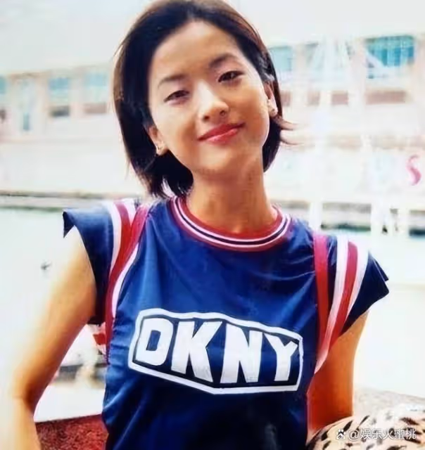陳奕迅妻子分享與樊振東的合影,這條褲子真特別,小胖太討人喜歡