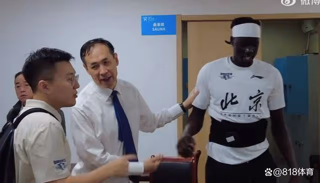 奇葩!北京外援奧莫特穿錯球衣被罰下場,CBA:違反著裝規定罰款2萬