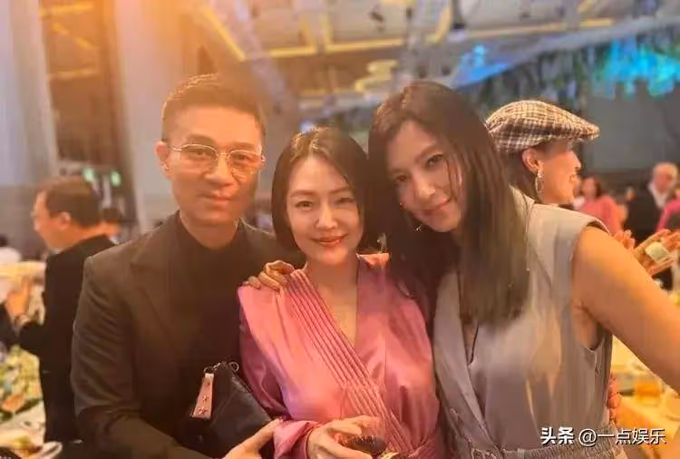 蕭敬騰大婚,去了好多明星,小S出盡風頭,大S夫婦好尷尬
