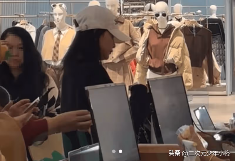 孫怡帶7歲女兒買麵包被偶遇!母女同框超有愛,孫怡側臉超耐看!