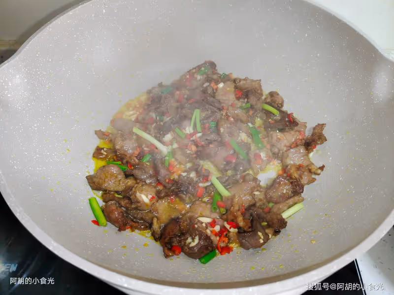 吃紅薯、南瓜不如吃它,花小錢吃好菜!葷素搭配燉一鍋,菜鮮肉嫩、滿口好味