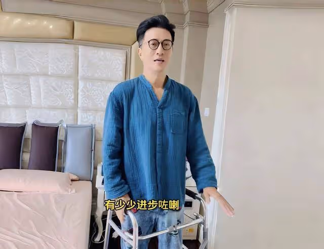 香港知名男星舊病復發,坐骨神經痛到無法走路,需要用助行架