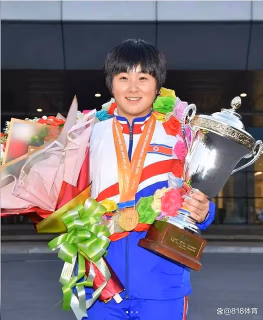 人生贏家!金琴英亞錦賽奪冠代言高麗人參,戴金牌簽名禮盒害羞微笑