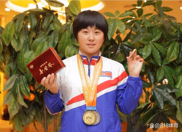 人生贏家!金琴英亞錦賽奪冠代言高麗人參,戴金牌簽名禮盒害羞微笑