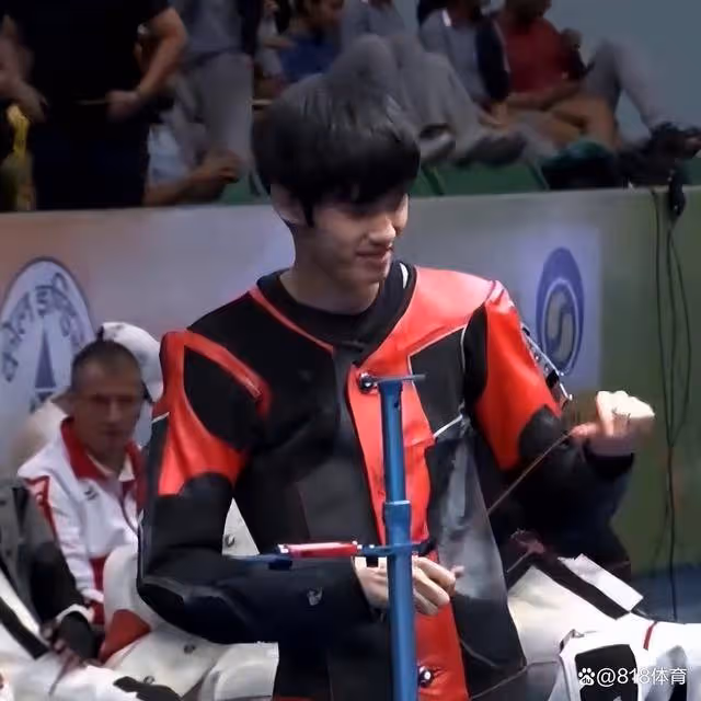 笑噴!射擊冠軍李越宏吐槽印度西瓜汁難喝,盛李豪埋頭乾飯迅速光碟