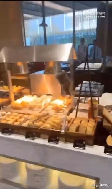 笑噴!射擊冠軍李越宏吐槽印度西瓜汁難喝,盛李豪埋頭乾飯迅速光碟