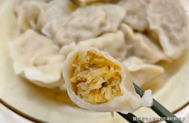 做酸菜豬肉餡餃子,牢記「4個竅門」,餃子酸香味美,好吃不油膩