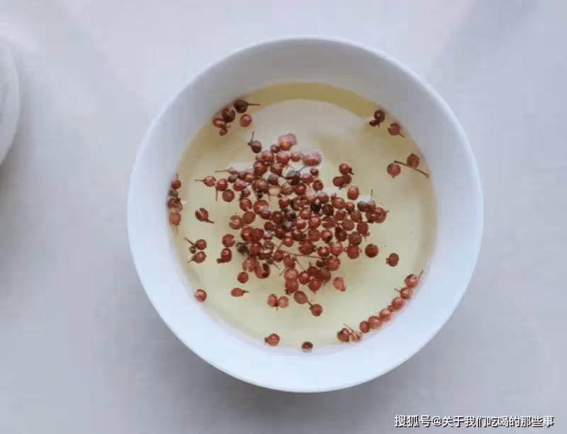 做酸菜豬肉餡餃子,牢記「4個竅門」,餃子酸香味美,好吃不油膩