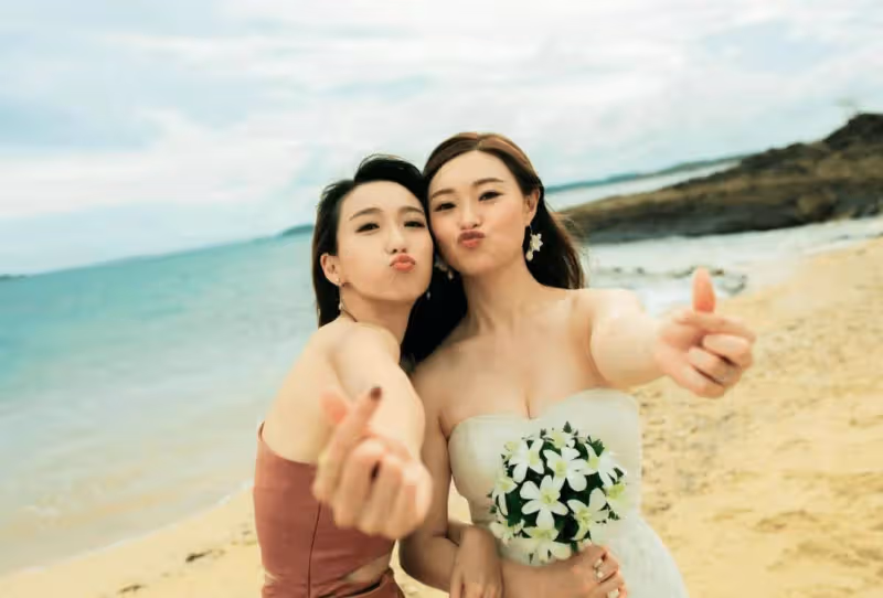 TVB花旦主播妹妹日本辦婚禮!大曬姐妹花性感照!激動:姐姐祝你幸福