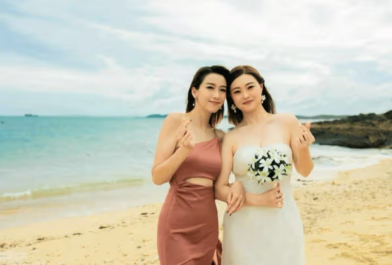TVB花旦主播妹妹日本辦婚禮!大曬姐妹花性感照!激動:姐姐祝你幸福