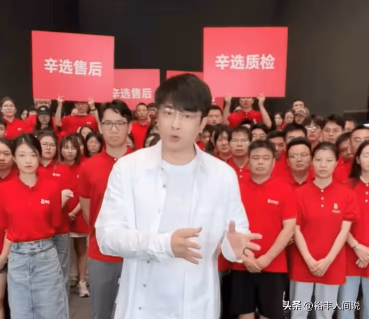 央視連續點名三位頂流網紅,小楊哥復出難,辛巴直播2400萬人預約