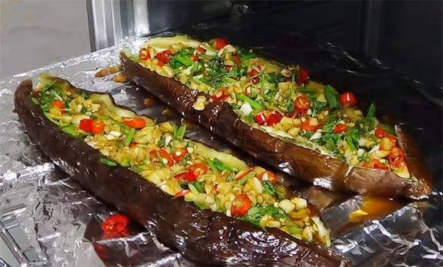 茄子這樣做才好吃,一個烤箱全搞定,鮮香辣爽,蒜香四溢,真過癮