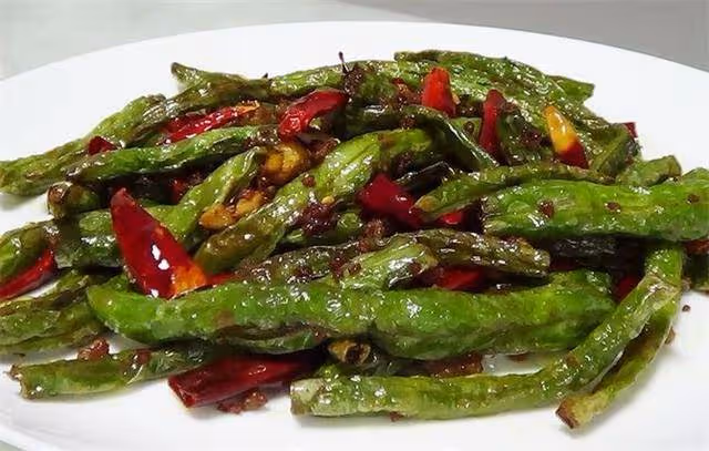 四季豆最好吃的做法,色香味俱全,干香辣爽,一次一盤不夠吃