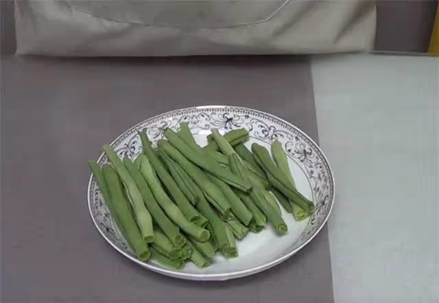 四季豆最好吃的做法,色香味俱全,干香辣爽,一次一盤不夠吃