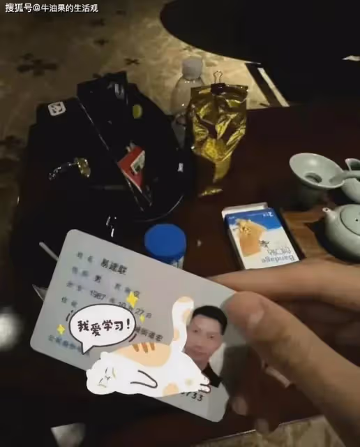 易建聯被曝嫖娼,酒店不雅照和聊天記錄以及身份證流出,對方是TS?