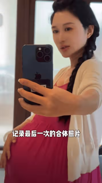 張紀中陪妻待產,躺病房呼呼大睡遭老婆吐槽,提前官宣四胎是女兒