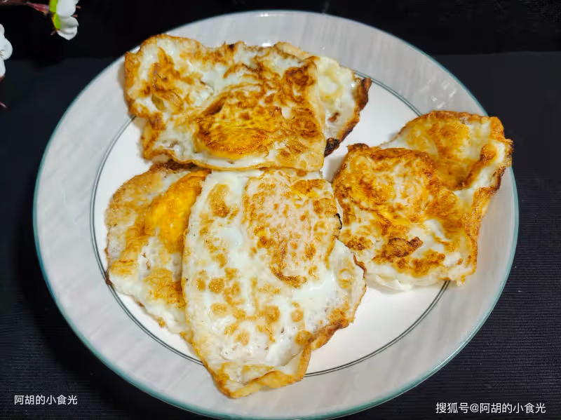 原來雞蛋和它吃才夠味,以前怎麼沒想到!簡單燜一鍋,喚醒好胃口、軟嫩多汁