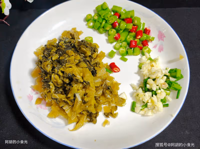 原來雞蛋和它吃才夠味,以前怎麼沒想到!簡單燜一鍋,喚醒好胃口、軟嫩多汁