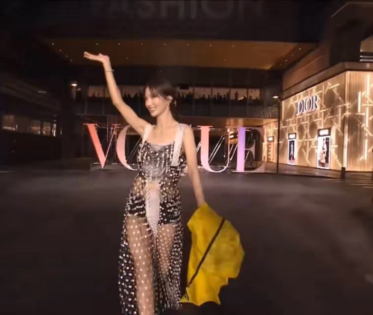 VOGUE盛典這一夜:娜扎瘦脫相,關曉彤服裝拉垮,劉亦菲驚艷
