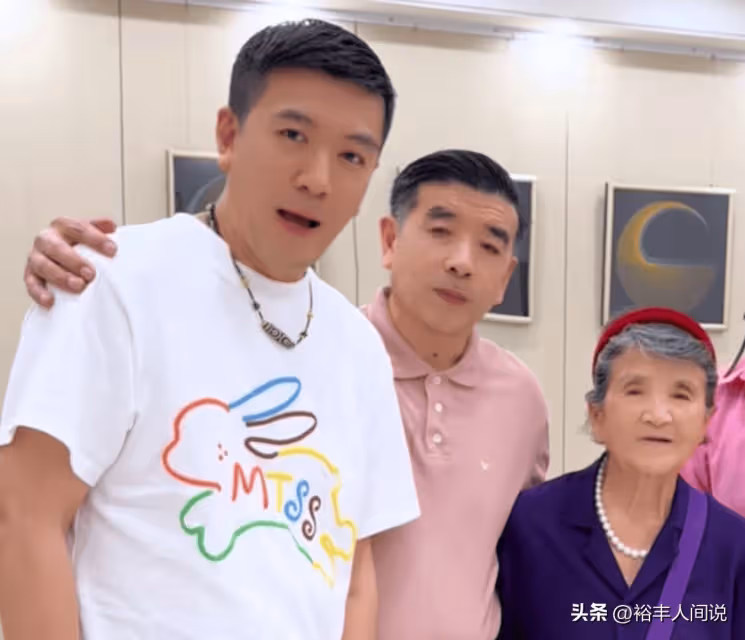 楊子為大哥慶結婚日!卻忘記與黃聖依結婚日,網友:眼裡只有家人