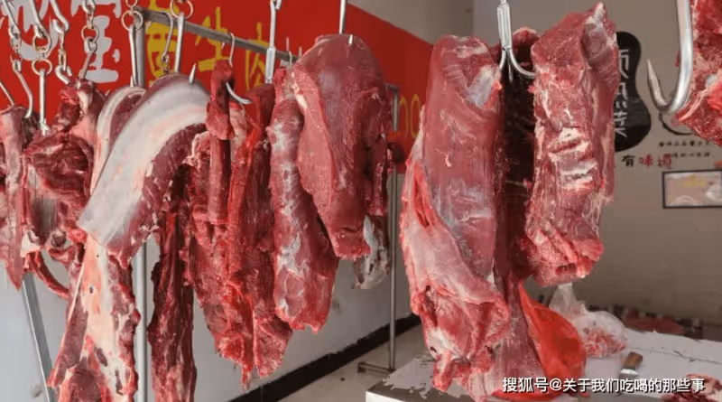 買牛肉,選「掛著的」還是「擺著的」?牢記4點,不被肉販忽悠