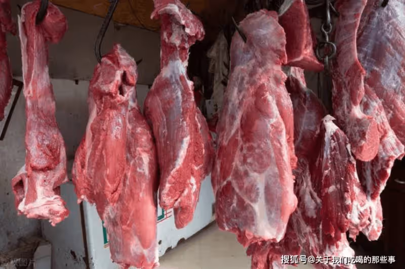 買牛肉,選「掛著的」還是「擺著的」?牢記4點,不被肉販忽悠