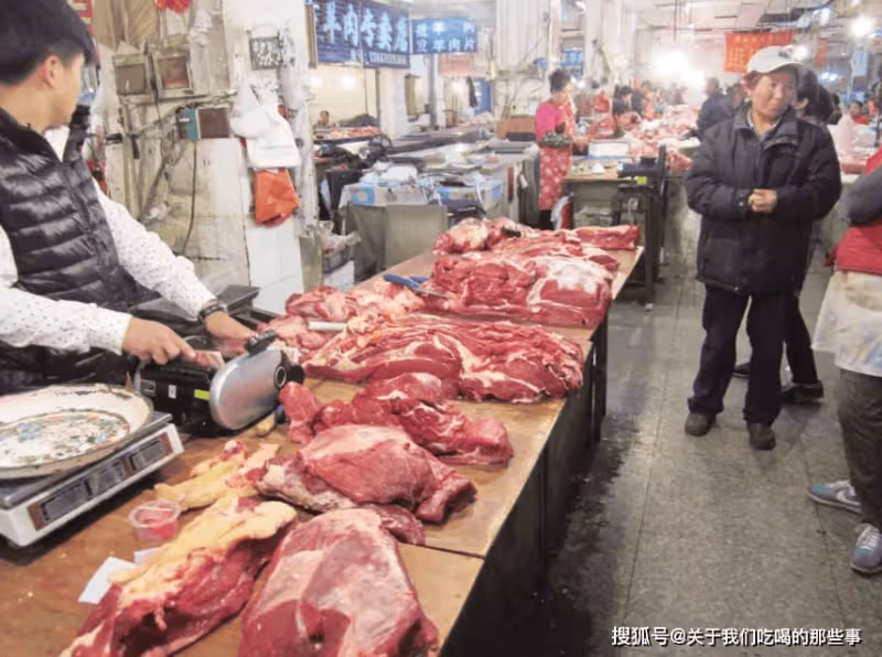 買牛肉,選「掛著的」還是「擺著的」?牢記4點,不被肉販忽悠