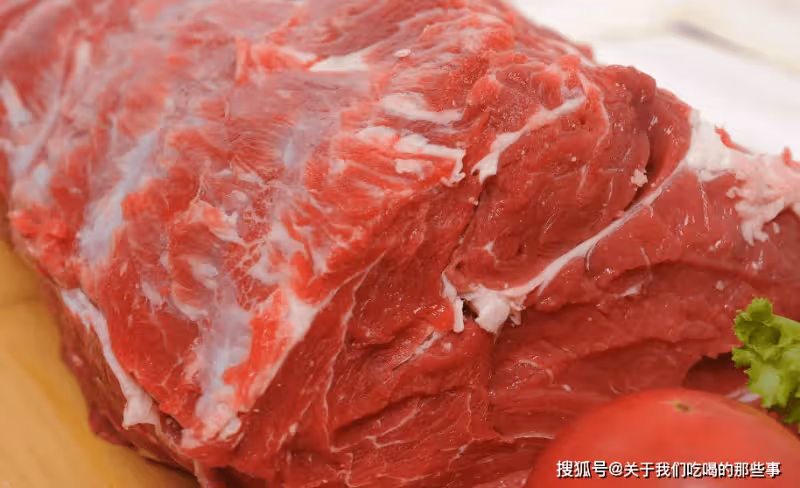 買牛肉,選「掛著的」還是「擺著的」?牢記4點,不被肉販忽悠
