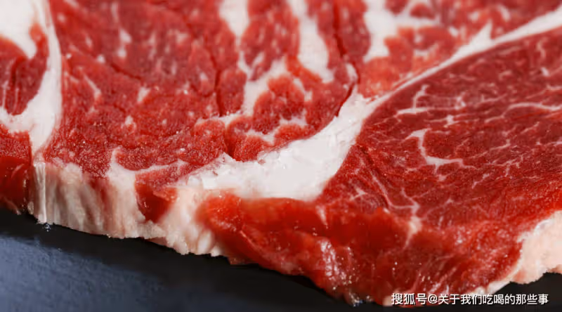 買牛肉,選「掛著的」還是「擺著的」?牢記4點,不被肉販忽悠