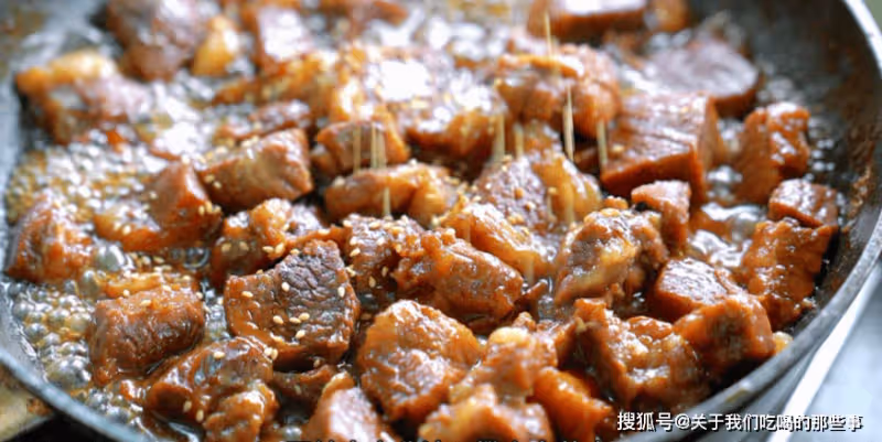 買牛肉,選「掛著的」還是「擺著的」?牢記4點,不被肉販忽悠