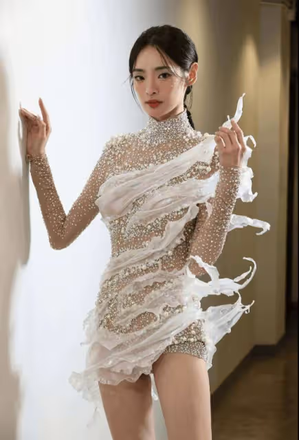 TVB「九頭身」港姐走出一腳踏七船傳聞!出席高級珠寶展身價再跳!揚言要做范冰冰