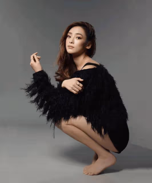 TVB「九頭身」港姐走出一腳踏七船傳聞!出席高級珠寶展身價再跳!揚言要做范冰冰