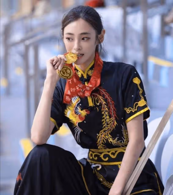 TVB「九頭身」港姐走出一腳踏七船傳聞!出席高級珠寶展身價再跳!揚言要做范冰冰