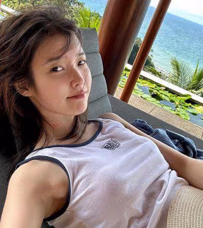 IU「素顏0偽裝」現身海邊度假 真實膚況曝光!吸200萬網友朝聖