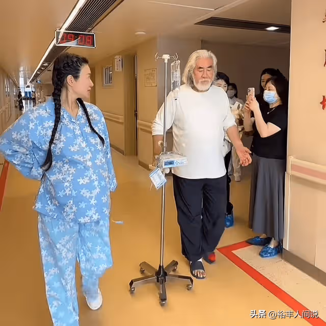 張紀中官宣妻子杜星霖四胎生女！重達6.96斤，吃人均600元的美食