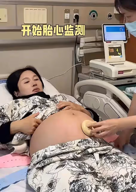 太厲害了!73歲張紀中老婆要生四胎了,老爺子陪產,累到倒頭就睡
