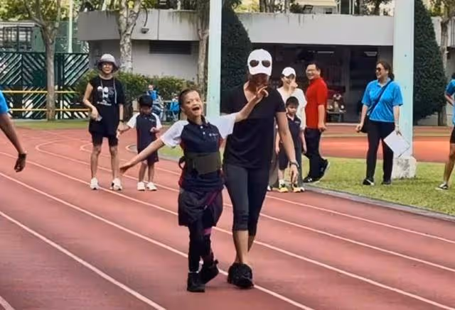 香港女星女兒終於能緩慢走路,患罕見基因病,醫生斷言活不過3歲