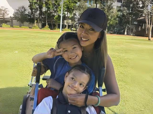香港女星女兒終於能緩慢走路,患罕見基因病,醫生斷言活不過3歲