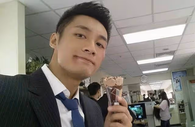 TVB知名男星否認縱慾過度,常熬夜兩眼發黑,暫不結婚想繼續風流