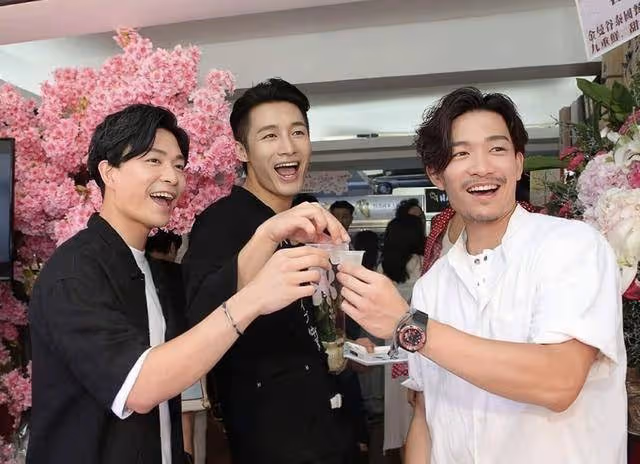 TVB知名男星否認縱慾過度,常熬夜兩眼發黑,暫不結婚想繼續風流