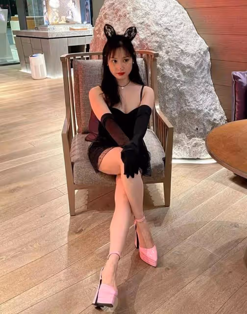 香港老戲骨石修兒媳曬近況!穿內衣出鏡被指作風大膽,曾是主播