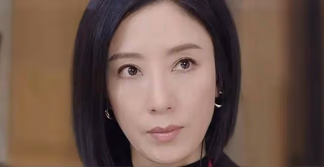 《黑色月光》口碑滿分,TVB「粗口港姐」激情戲獲贊,走黑紅路線