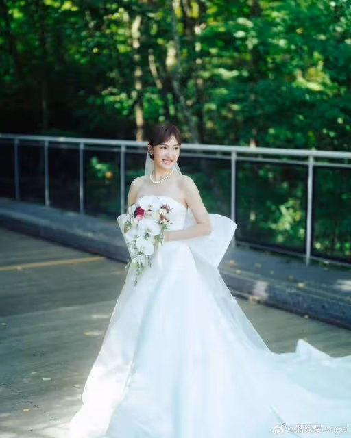 TVB實力小花現身節目,上月日本大婚,自曝與老公兩年後造人