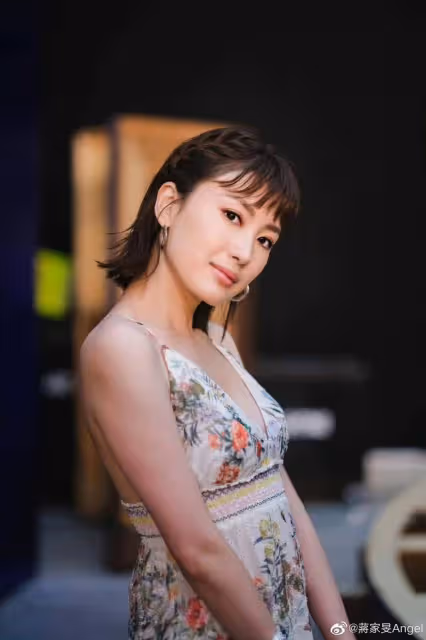 TVB實力小花現身節目,上月日本大婚,自曝與老公兩年後造人