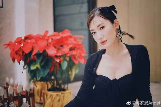 TVB實力小花現身節目,上月日本大婚,自曝與老公兩年後造人