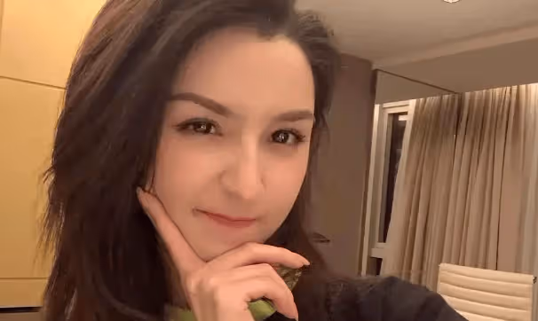 一支舞蹈成名的新疆美女,因「蠟燭門」事件深陷輿論,今出演女主
