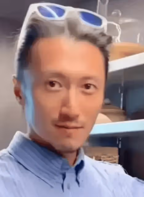 謝霆鋒近照曝光!44歲滿頭白髮太滄桑,55歲的王菲更年輕
