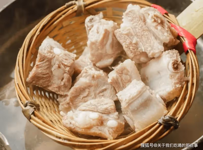 做紅燒排骨,別只會加醬油!教您正確做法,肉爛味濃,不柴不腥